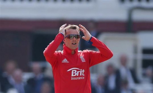 Spinner Graeme Swann gave England a glimmer of hope with the wicket of Grant Elliot paving the way for a Brendon McCullum scalp at Lord’s.