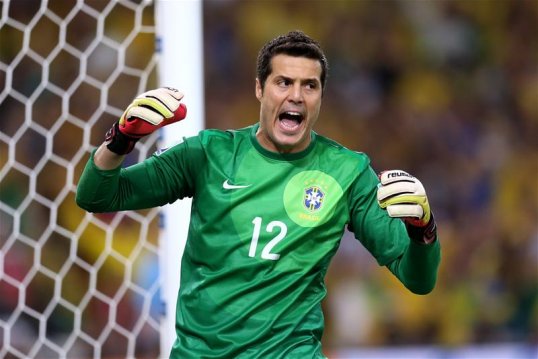 Serie A giants Fiorentina are on alert after Brazilian goalkeeper Julio Cesar has announced his intention to leave Queens Park Rangers this January.