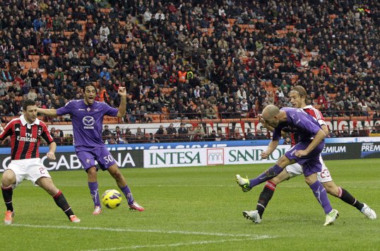 Fiorentina sporting director Daniele Prade has played down reports linking the club with Southampton's Gastón Ramírez, but said the player he would most like to sign is Gareth Bale.