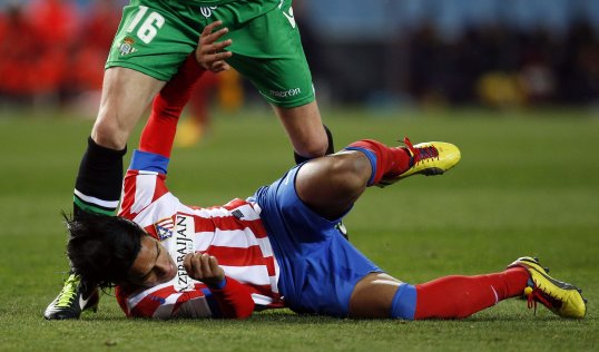 Atlético Madrid fear top scorer Radamel Falcao could be out for up to three weeks with a hamstring injury.