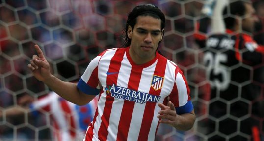 Former Colombia and Newcastle forward Faustino Asprilla has advised his compatriot Radamel Falcao to join Manchester United.