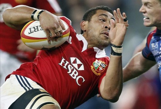 Toby Faletau has signed a new deal at the Newport Gwent Dragons.