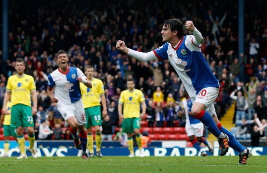 Blackburn Rovers midfielder Mauro Formica has joined Palermo on loan until the end of the season.