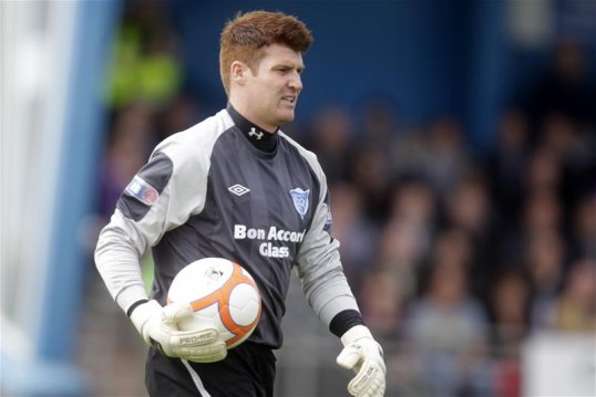 Annan Athletic and Peterhead had to settle for a point each after a 0-0 draw at Galabank.