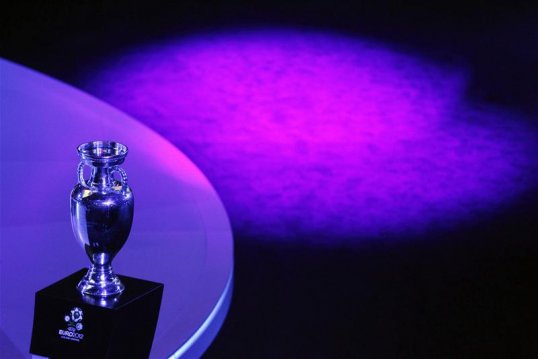 France will play Serbia in the final of the Uefa U19 European Championships after knocking out holders Spain after extra-time in Monday's semi-final.