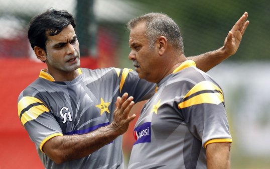 Former Pakistan captain Hanif Mohammad suggested the team's Australian coach Dav Whatmore should learn Urdu if he wants to get the best out of his players.