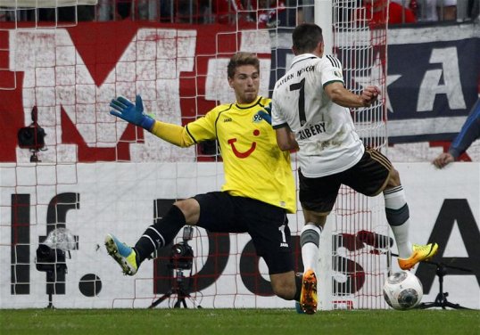 Two goals from Thomas Muller helped Bayern Munich to a comfortable victory over Hannover in the DFB-Pokal.