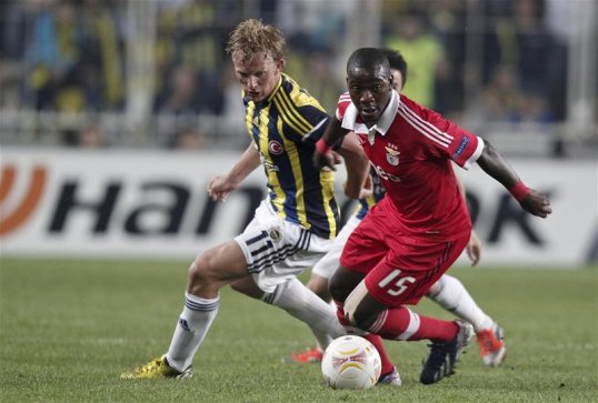Fenerbahce beat Benfica 1-0 in the semi-final first-leg of their Europa League tie thanks to a goal from defender Egemen Korkmaz.