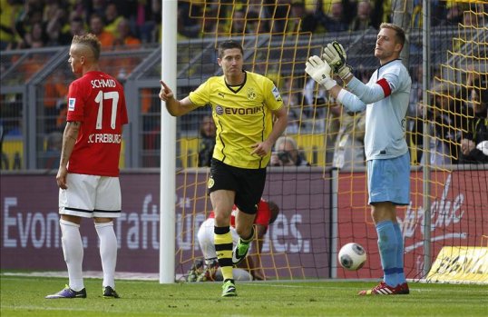 Borussia Dortmund beat Freiburg 5-0 to keep pressure on Bayern Munich at the top of the Bundesliga.
