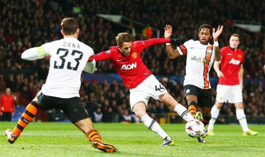 Manchester United avoided an unwanted record of three home defeats in a row for the first time since 1962 with a win over Shakhtar Donetsk.