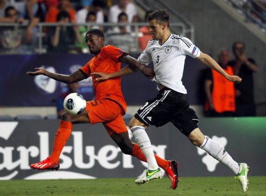 A late goal from Leroy Fer gave the Netherlands a stunning victory over Germany in their European Under-21 Championship clash this evening.