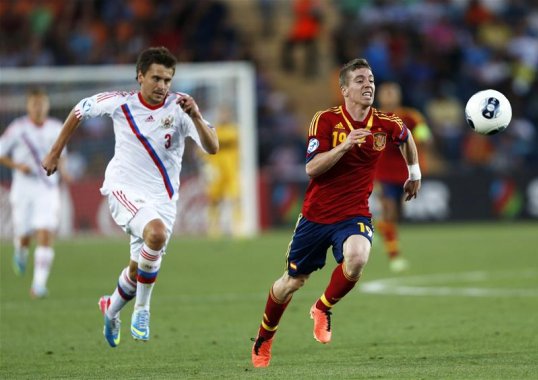 Spain Under-21s have beaten Russia Under-21s 1-0 in the opening game of their 2013 European Championships in Israel.