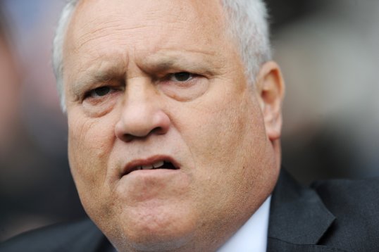 Fulham boss Martin Jol has made three changes to the team that drew with West Bromwich Albion for Saturday’s clash with Chelsea.