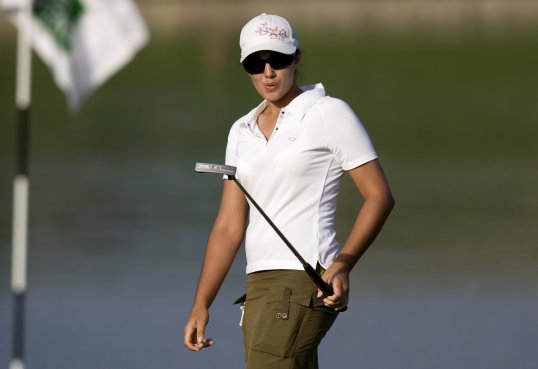 Nikki Garrett took the lead with a career-low round of eight-under par 64 at the Tenerife Open de España Femenino.