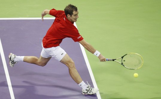 World number seven Richard Gasquet has reached the semi-finals of the Qatar Open with a 6-1, 6-3 victory over Lukáš Lacko.