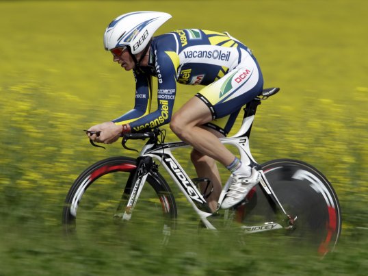 French Europcar rider Damien Gaudin was the surprise winner of the Paris-Nice prologue time trial with a time of three minutes 37 seconds.