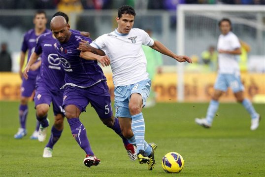 Genoa have signed Fiorentina midfielder Ruben Olivera on loan with a possibility of completing a permanent deal at the end of the season.