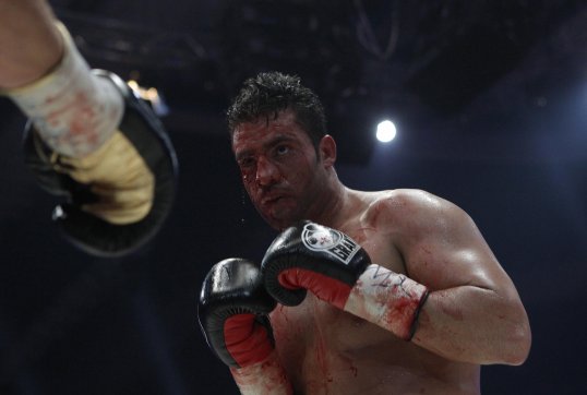 Heavyweight boxer Manuel Charr has landed a fight with Konstantin Airich for the WBC Silver title on 21 December.