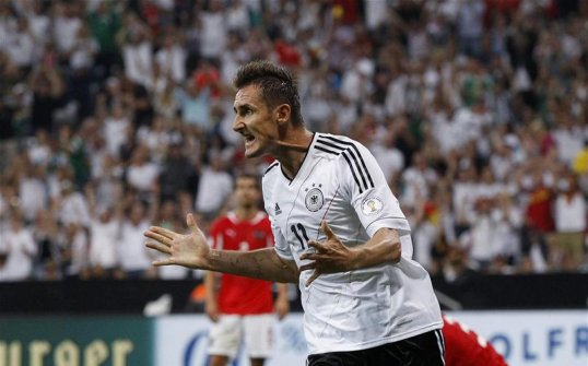 Germany striker Miroslav Klose equalled Gerd Muller’s 39-year-record of 68 international goals on Friday with a strike against Austria.
