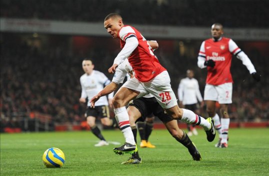 Arsenal manager Arsène Wenger has announced that defender Kieran Gibbs will be out for longer than the three weeks that was originally expected.