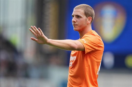Blackpool boss Paul Ince has signed Newcastle United's forgotten midfielder Dan Gosling on loan for the rest of the year.