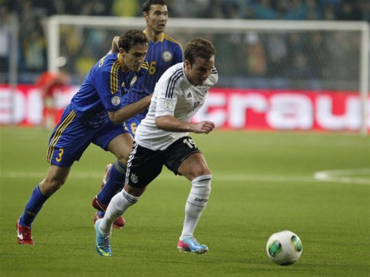 Borussia Dortmund and Germany midfielder Mario Götze believes that his best position is playing the number 10 role but insists he is happy to play anywhere.