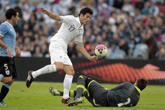 Lyon midfielder Yoann Gourcuff could be set for a transfer to Lorient, where his father Christian is manager, after the player revealed both parties are open to the move.