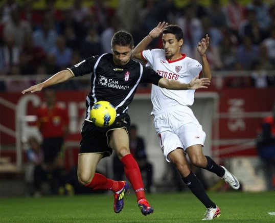 Sevilla piled on the pressure throughout the Primera División game against Granada and came away with a comfortable win.