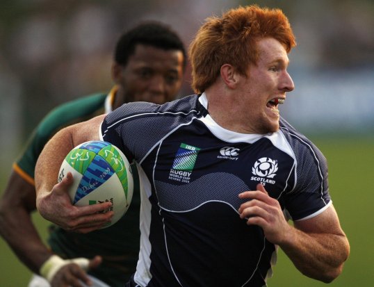 Edinburgh back-row Roddy Grant has committed to the Pro12 club until the end of the 2015 season.
