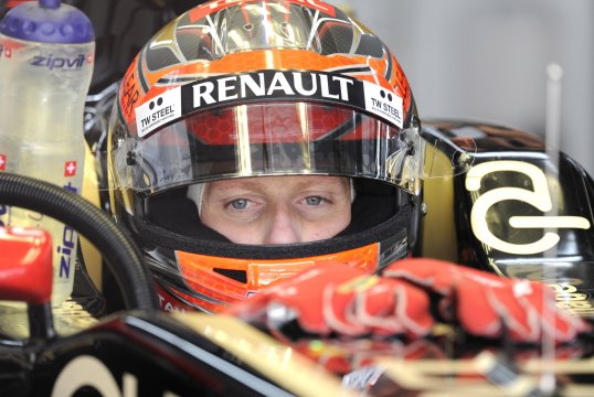 Formula 1 race-team Lotus have announced that they will monitor the progress of Romain Grosjean over the next three races before they offer him a new contract.
