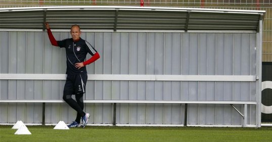Incoming Bayern Munich manager Pep Guardiola has reportedly told the German club’s chairman that he wants winger Arjen Robben to be at the Allianz Arena when he takes over in July.