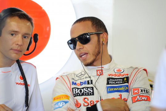 British Formula 1 driver Lewis Hamilton has criticised his 2013 replacement at McLaren Sergio Perez for his erratic driving style at the weekend.
