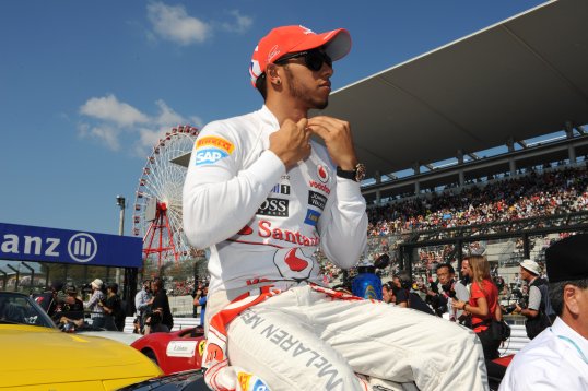 McLaren's Lewis Hamilton triggered a Twitter storm on Monday by wrongly accusing Formula One team mate Jenson Button of disrespect by 'unfollowing' him.The two divers seemed to get on well during their three years together at McLaren but Hamilton has 