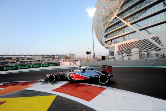 McLaren driver Lewis Hamilton has clinched pole position for tomorrow’s Abu Dhabi Grand Prix.