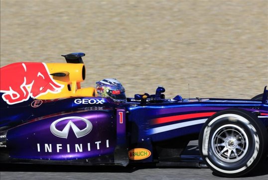 Triple Formula 1 world champion Sebastian Vettel believes that Lewis Hamilton can win this year’s championship.