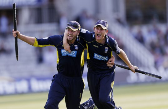 Hampshire sealed a limited-overs double in one of the most amazing finishes ever seen to a one day match in this country as they beat Warwickshire in the CB 40 Final at Lords.