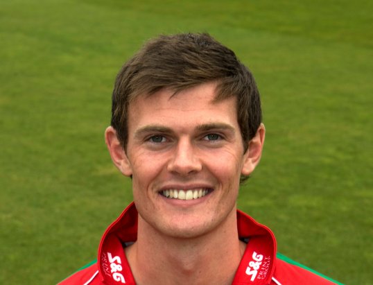 England have called up uncapped seamer James Harris for their three Twenty20 internationals in New Zealand.