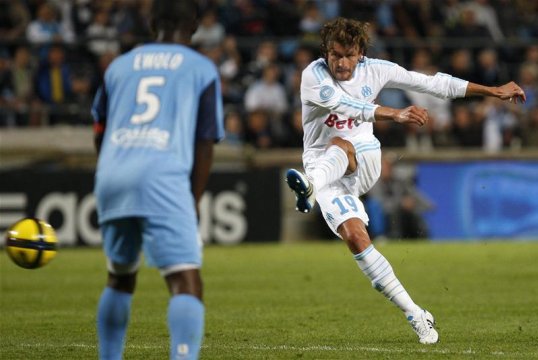 Newell’s Old Boys defender Gabriel Heinze has backed his former Argentina national coach Diego Maradona to succeed should he take over as manager of Montpellier.