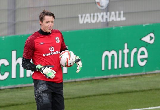 Wolverhampton Wanderers goalkeeper Wayne Hennessey has extended his loan spell with Yeovil Town by another three weeks.