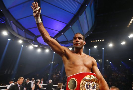IBF cruiserweight champion Yoan Pablo Hernández has been forced to pull out of his title defence against Eric Fields after breaking his left hand in spar