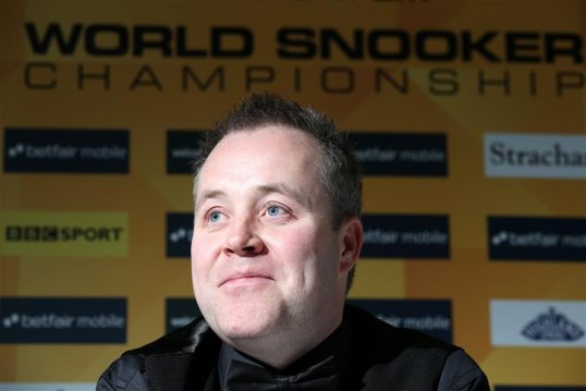 John Higgins started the new season with victory over Neil Robertson in the Bulgarian Open.