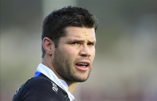 Bath Rugby centre Dan Hipkiss has announced his retirement after failing to recover from a shoulder injury.