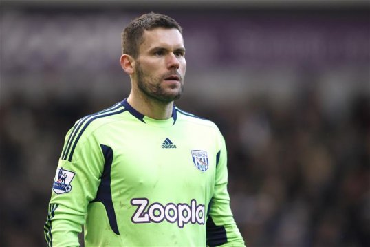 England manager Roy Hodgson has reportedly spoken to West Bromwich Albion goalkeeper Ben Foster to try to tempt him back to international football.