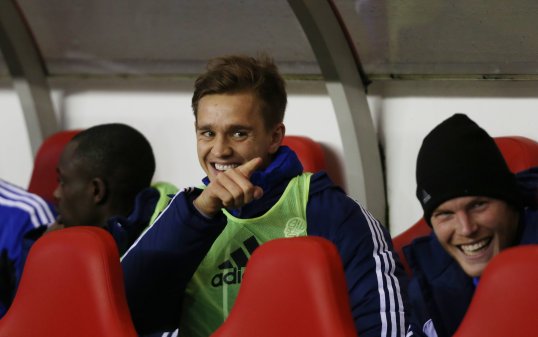 Bolton Wanderers midfielder Stuart Holden is in no rush to extend his contract after returning from a lengthy injury lay-off.