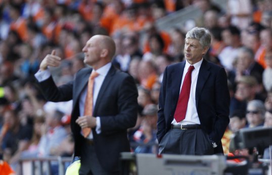 Crystal Palace boss Ian Holloway has lashed out at his counterpart at Arsenal Arsène Wenger for his public interest in Wilfried Zaha.