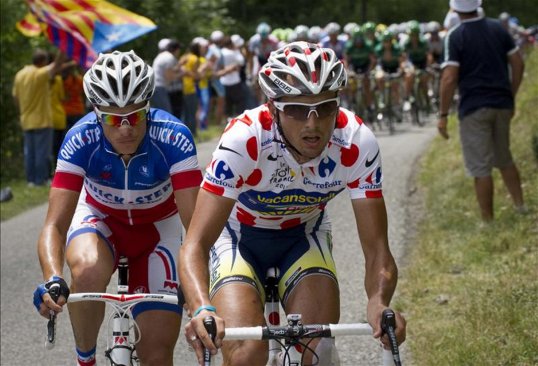 Vacansoleil rider Johnny Hoogerland is still in intensive care after being hit by a car whilst out training on Sunday but doctors have said his liver is not as badly damaged as first thought.