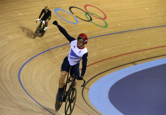 Six-time Olympic gold medallist Sir Chris Hoy is expected to announce his retirement on Thursday.