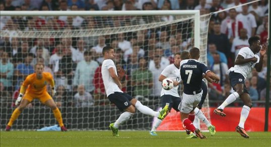 England and Scotland go in level at 1-1 at half-time after an exhilarating first 45 minutes at Wembley Stadium.
