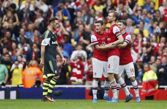 Arsenal have the lead against Stoke City at half-time in the two sides’ Premier League clash at the Emirates Stadium.