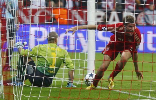 Bayern Munich have the lead at the Allianz Arena in the first leg of the Champions League semi-final.